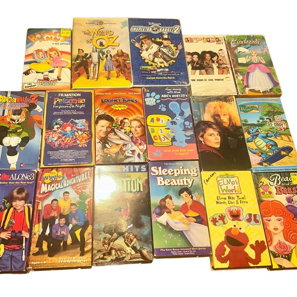 Vintage Lot Of 17 VHS Tapes Warner Brothers Collectible Movie Bundle Tv Show - Picture 1 of 7
